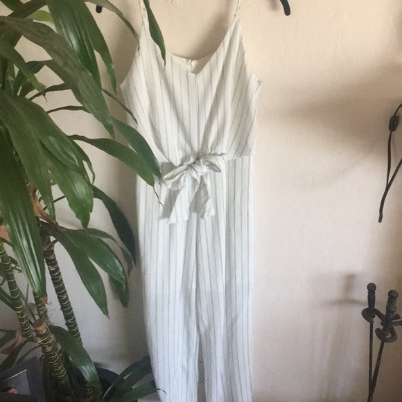 4/$25 Light beachy jumpsuit - Picture 2 of 7